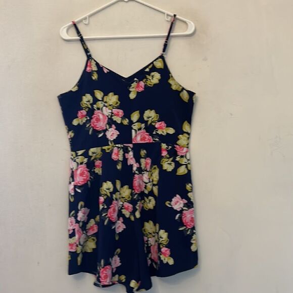 Shein navy floral romper with spaghetti straps Size M - Picture 6 of 10